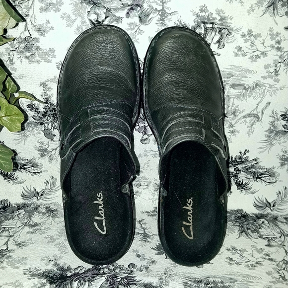 NWOT Clarks Gray Mules - Picture 7 of 8